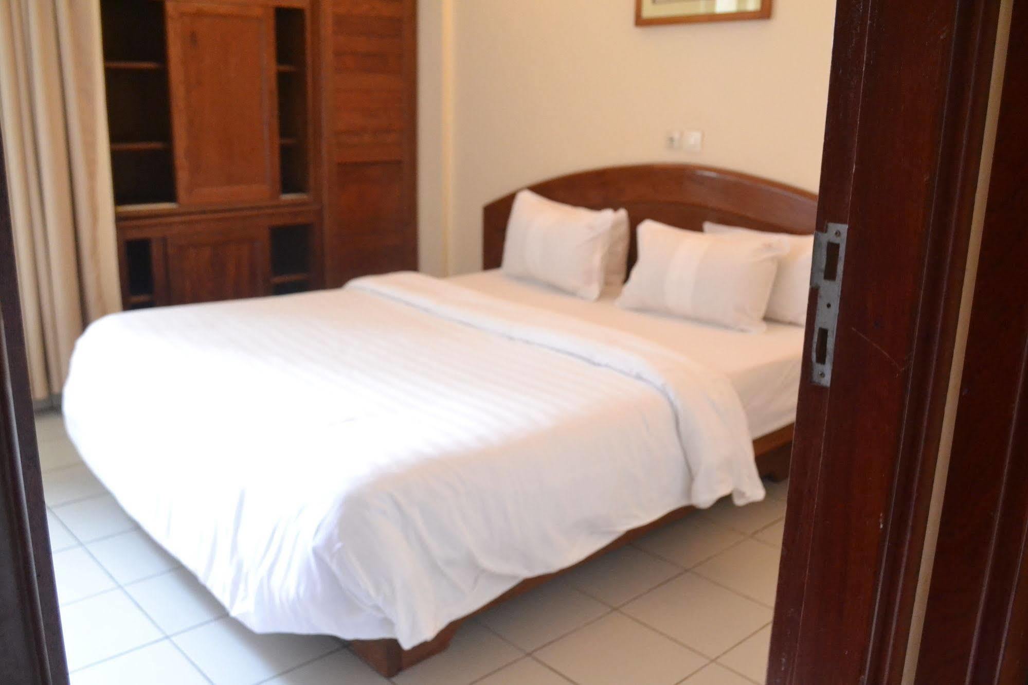 Planet Hotel Douala Exterior photo