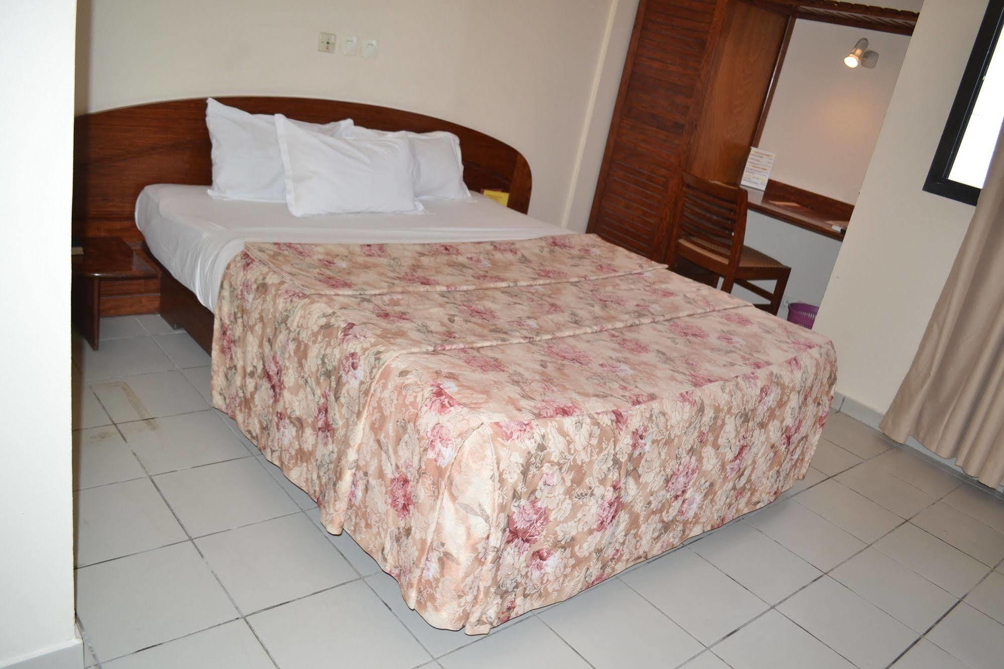 Planet Hotel Douala Exterior photo